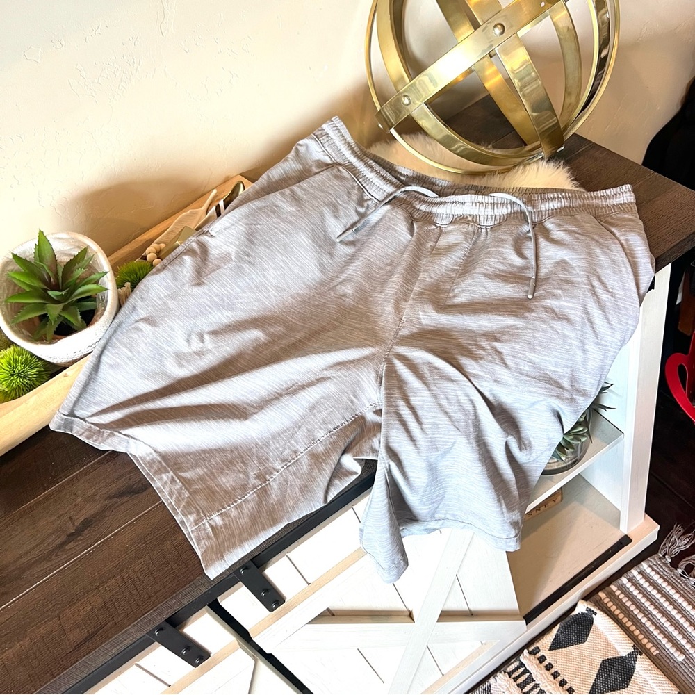 Lululemon THE short lined athletic shorts #636